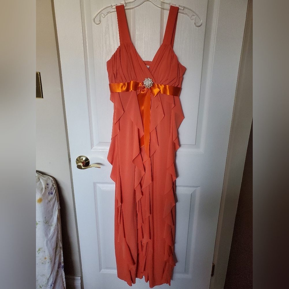 🔴 Bold and elegant coral formal dress